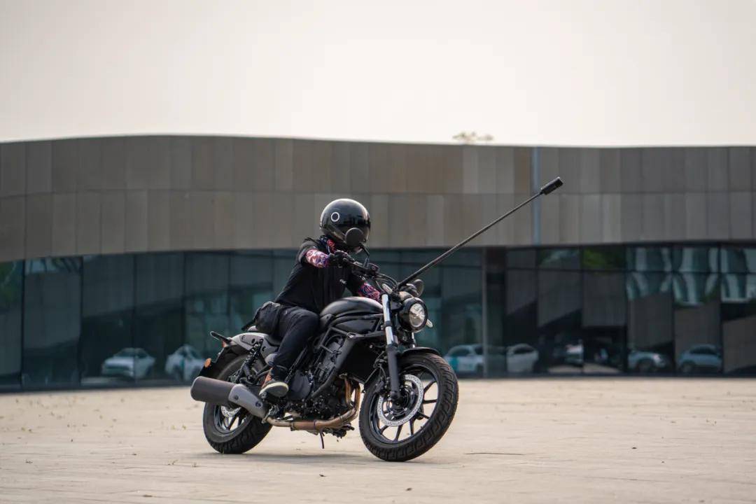 a360联手MotoGP传奇马克马奎斯！龙8游戏进入重磅：中国品牌影石Inst(图1)