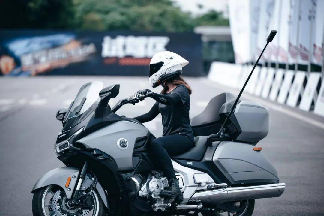 a360联手MotoGP传奇马克马奎斯！龙8游戏进入重磅：中国品牌影石Inst(图3)