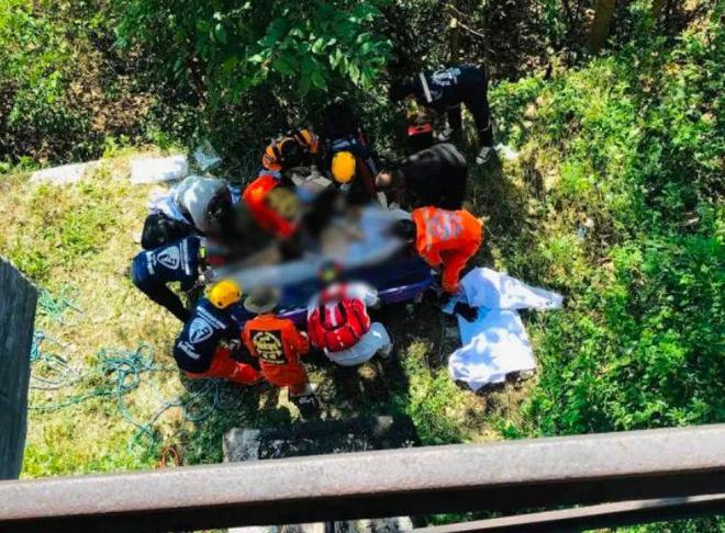落身亡“只为拍一张精彩的照片”！long8唯一登录新西兰游客坠(图7)